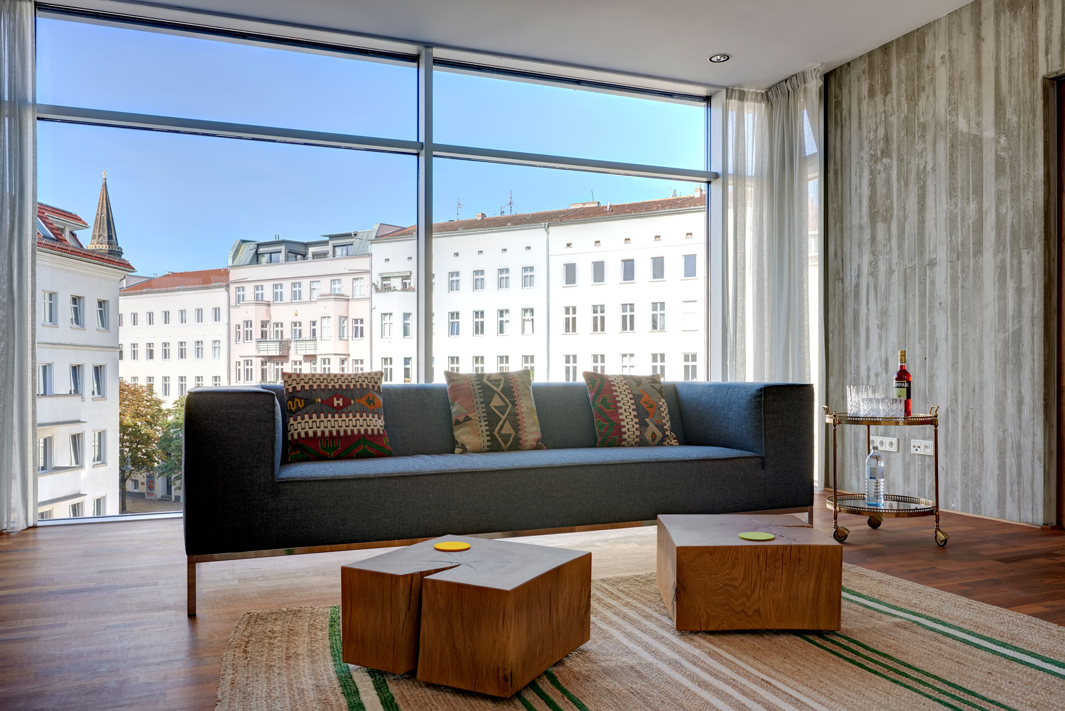 Dwell.25-apartment-prenzlauerberg-berlin-wohnzimmer