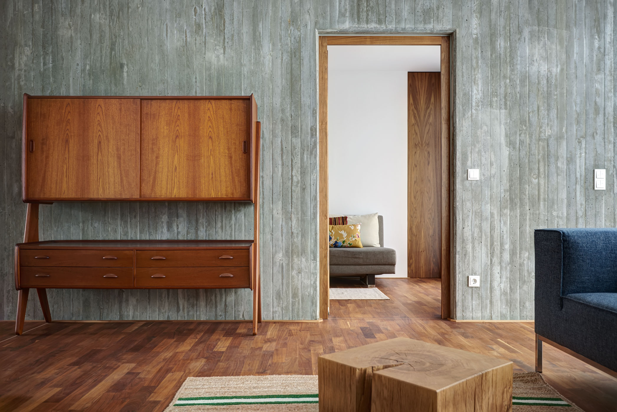 Dwell.25-apartment-prenzlauerberg-berlin-wohnzimmer-1