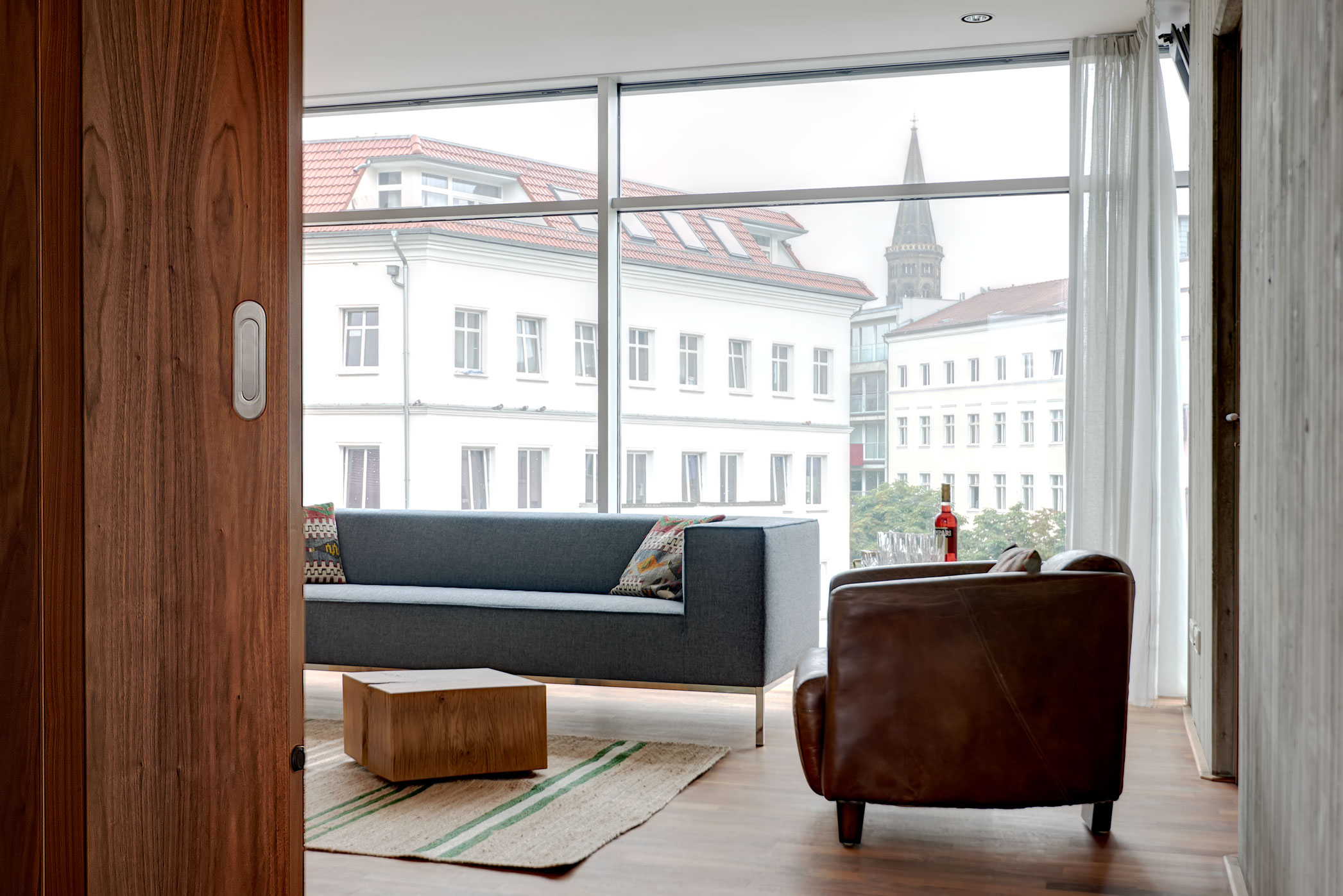 Dwell.25-apartment-prenzlauerberg-berlin-wohnzimmer-3