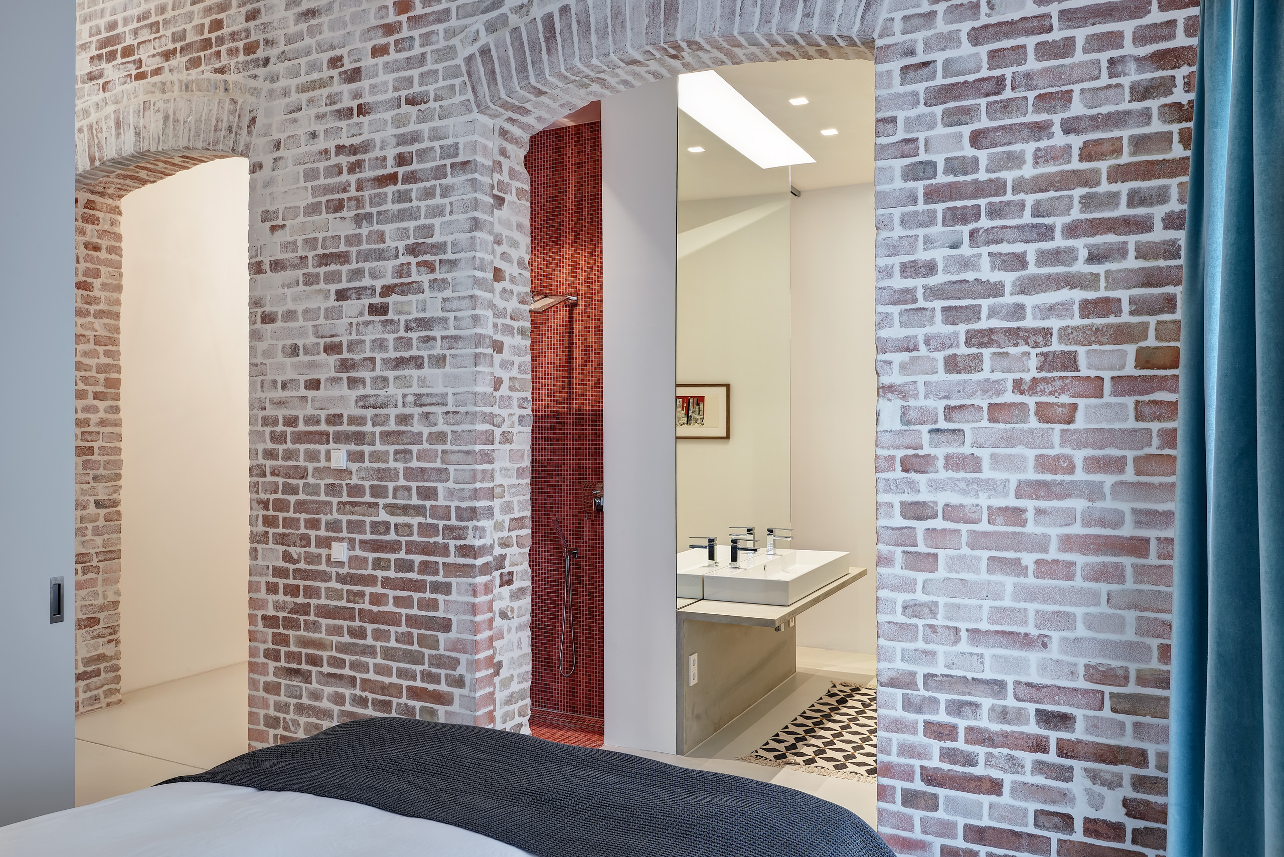 Greifswalder.34-Prenzlauer Berg-Berlin-Urban-Loft-Schlafzimmer-Blick ins Badezimmer