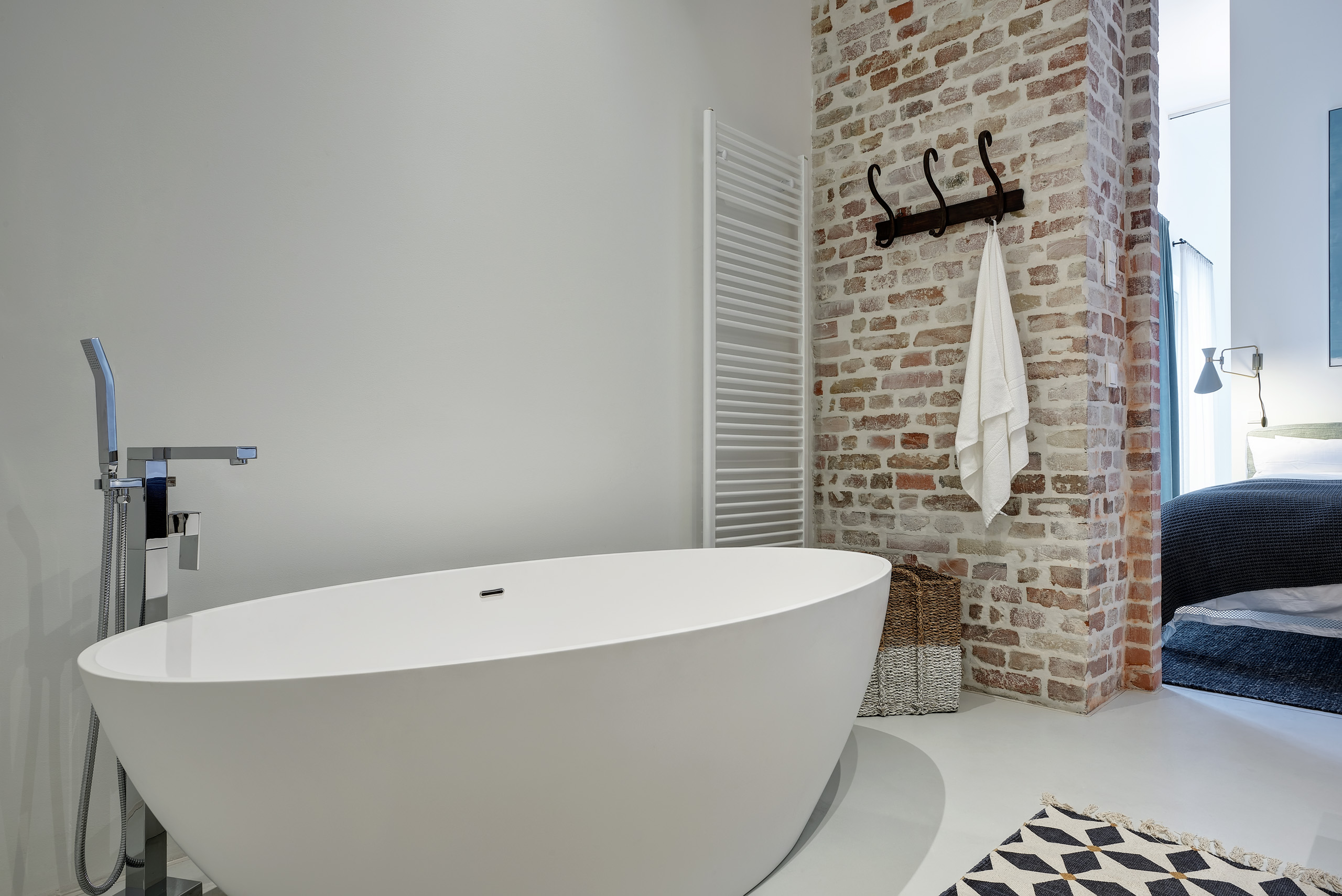 Greifswalder.34-Prenzlauer Berg-Berlin-Urban-Loft-Badezimmer-Badewanne-freistehende Badewanne