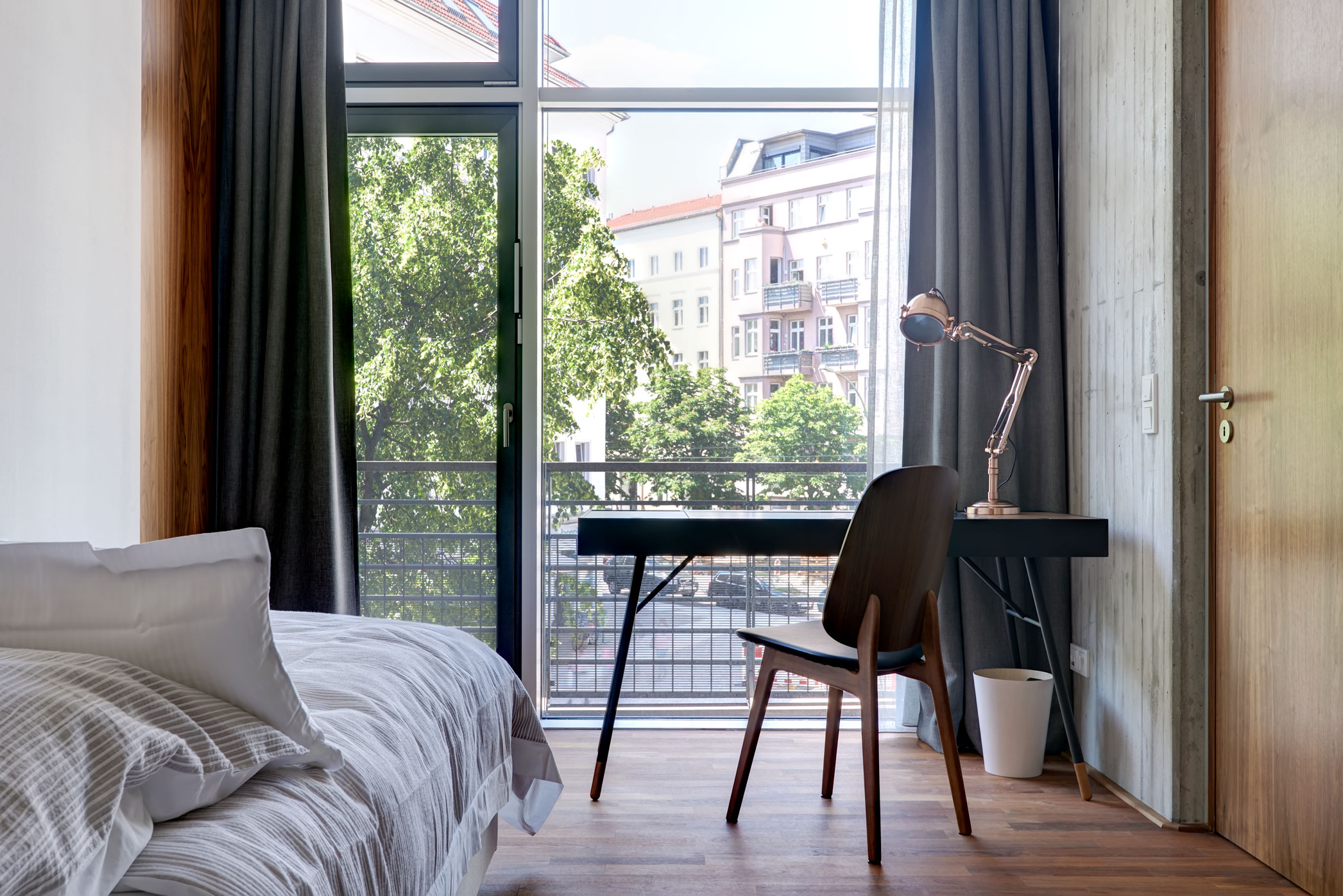 Dwell.25-apartment-prenzlauerberg-berlin-Arbeitszimmer-G&auml;stezimmer