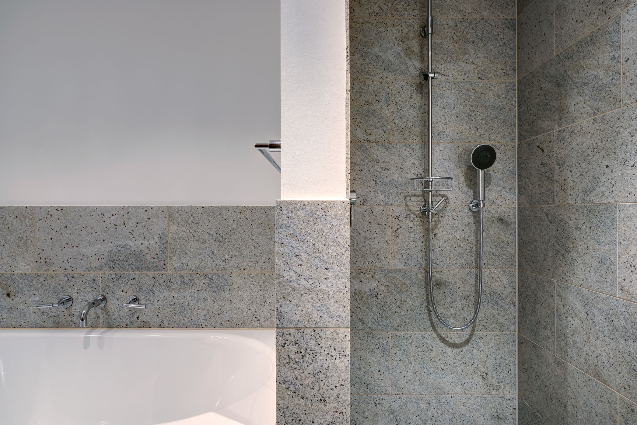 Dwell.25-apartment-prenzlauerberg-berlin-Badezimmer